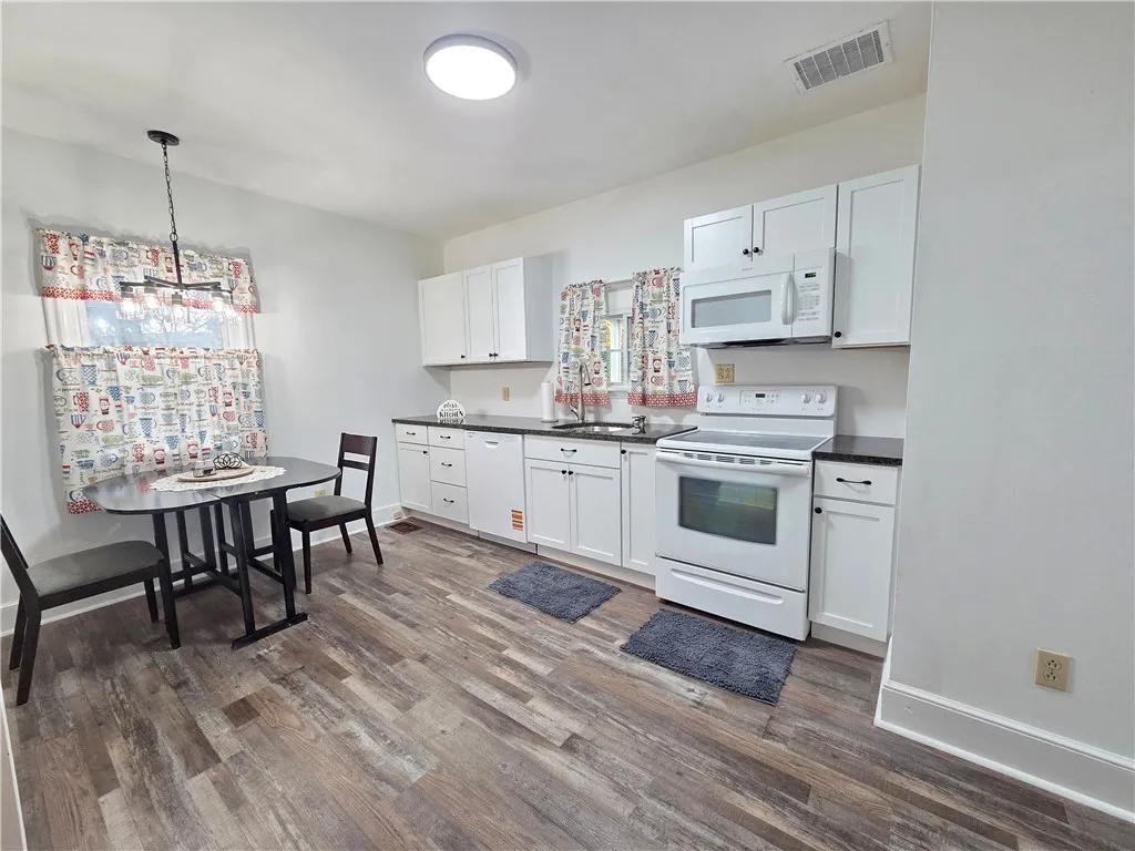 238 Lenox Avenue, Horseheads, New York 14845, Horseheads, New York 14845, 2 Bedrooms Bedrooms, 5 Rooms Rooms,1 BathroomBathrooms,Residential,For Sale,238 Lenox Avenue, Horseheads, New York 14845,0,R1645956