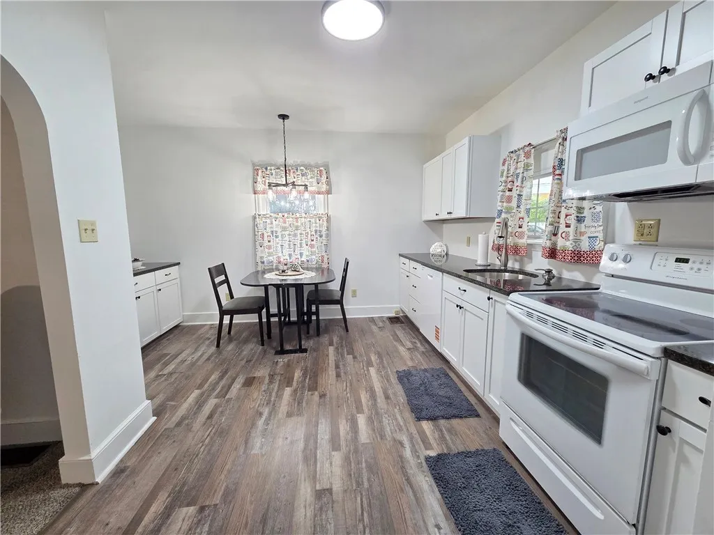 238 Lenox Avenue, Horseheads, New York 14845, Horseheads, New York 14845, 2 Bedrooms Bedrooms, 5 Rooms Rooms,1 BathroomBathrooms,Residential,For Sale,238 Lenox Avenue, Horseheads, New York 14845,0,R1645956