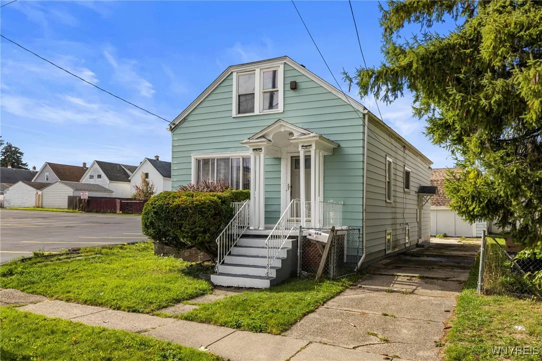 144 Alexander Avenue, Cheektowaga, New York 14211, Cheektowaga, New York 14211, 5 Bedrooms Bedrooms, 8 Rooms Rooms,1 BathroomBathrooms,Residential,For Sale,144 Alexander Avenue, Cheektowaga, New York 14211,0,B1646274