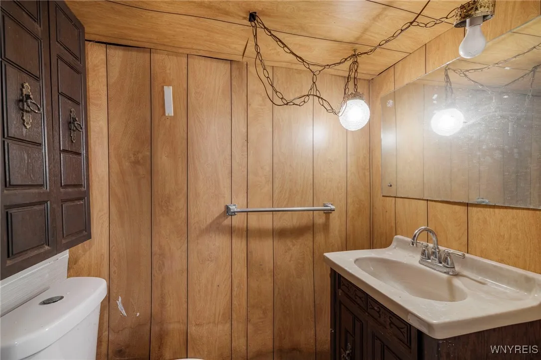 144 Alexander Avenue, Cheektowaga, New York 14211, Cheektowaga, New York 14211, 5 Bedrooms Bedrooms, 8 Rooms Rooms,1 BathroomBathrooms,Residential,For Sale,144 Alexander Avenue, Cheektowaga, New York 14211,0,B1646274