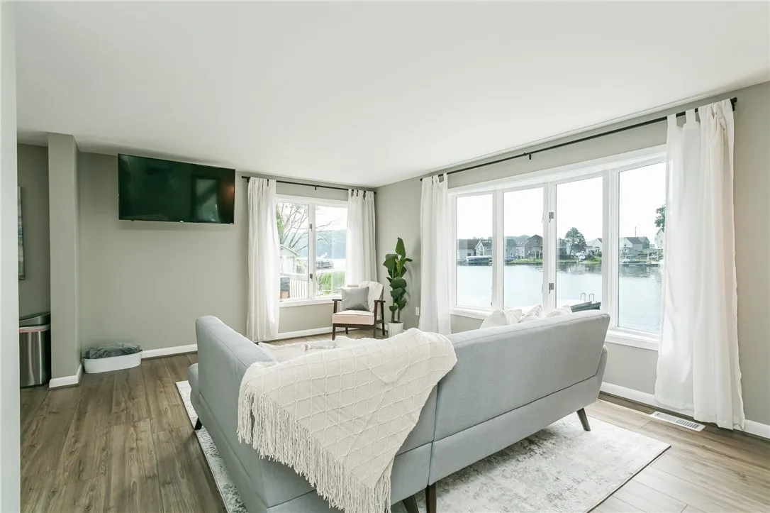 31 Schnackel Drive, Irondequoit, New York 14622, Irondequoit, New York 14622, 3 Bedrooms Bedrooms, 5 Rooms Rooms,2 BathroomsBathrooms,Residential Lease,For Rent,31 Schnackel Drive, Irondequoit, New York 14622,0,R1646322