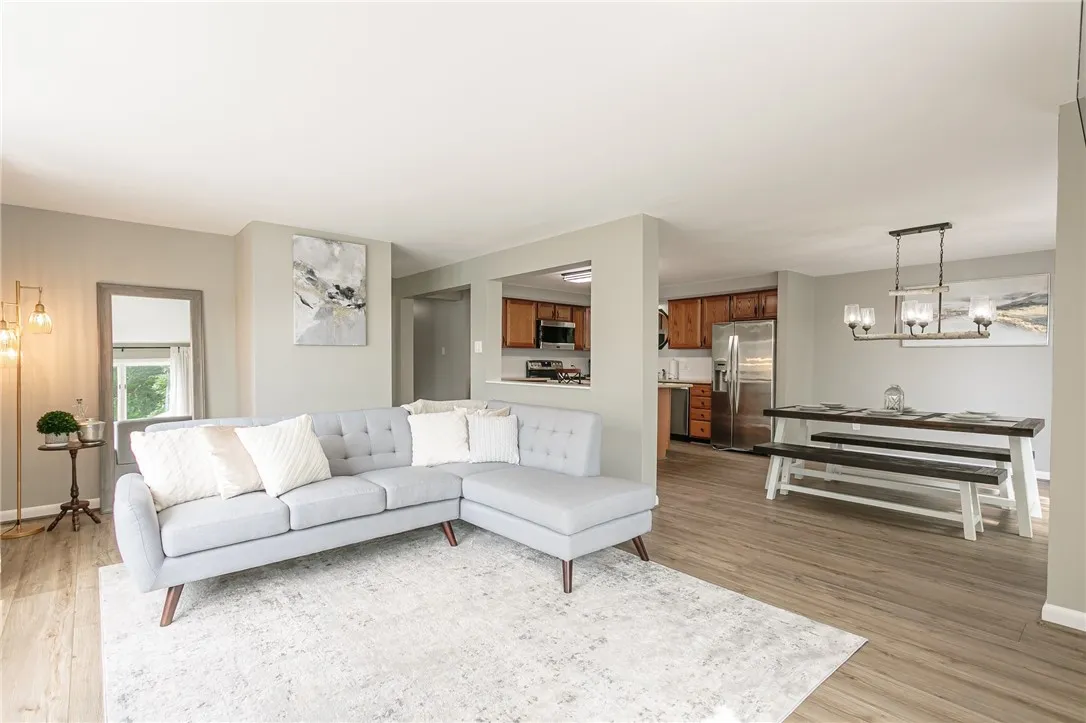 31 Schnackel Drive, Irondequoit, New York 14622, Irondequoit, New York 14622, 3 Bedrooms Bedrooms, 5 Rooms Rooms,2 BathroomsBathrooms,Residential Lease,For Rent,31 Schnackel Drive, Irondequoit, New York 14622,0,R1646322