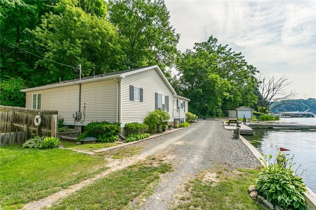 31 Schnackel Drive, Irondequoit, New York 14622, Irondequoit, New York 14622, 3 Bedrooms Bedrooms, 5 Rooms Rooms,2 BathroomsBathrooms,Residential Lease,For Rent,31 Schnackel Drive, Irondequoit, New York 14622,0,R1646322