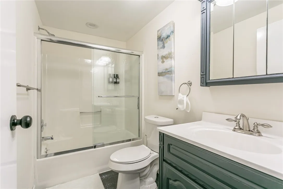 31 Schnackel Drive, Irondequoit, New York 14622, Irondequoit, New York 14622, 3 Bedrooms Bedrooms, 5 Rooms Rooms,2 BathroomsBathrooms,Residential Lease,For Rent,31 Schnackel Drive, Irondequoit, New York 14622,0,R1646322