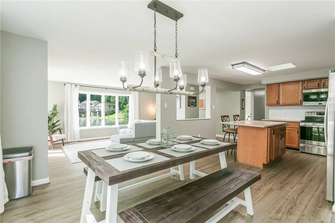 31 Schnackel Drive, Irondequoit, New York 14622, Irondequoit, New York 14622, 3 Bedrooms Bedrooms, 5 Rooms Rooms,2 BathroomsBathrooms,Residential Lease,For Rent,31 Schnackel Drive, Irondequoit, New York 14622,0,R1646322