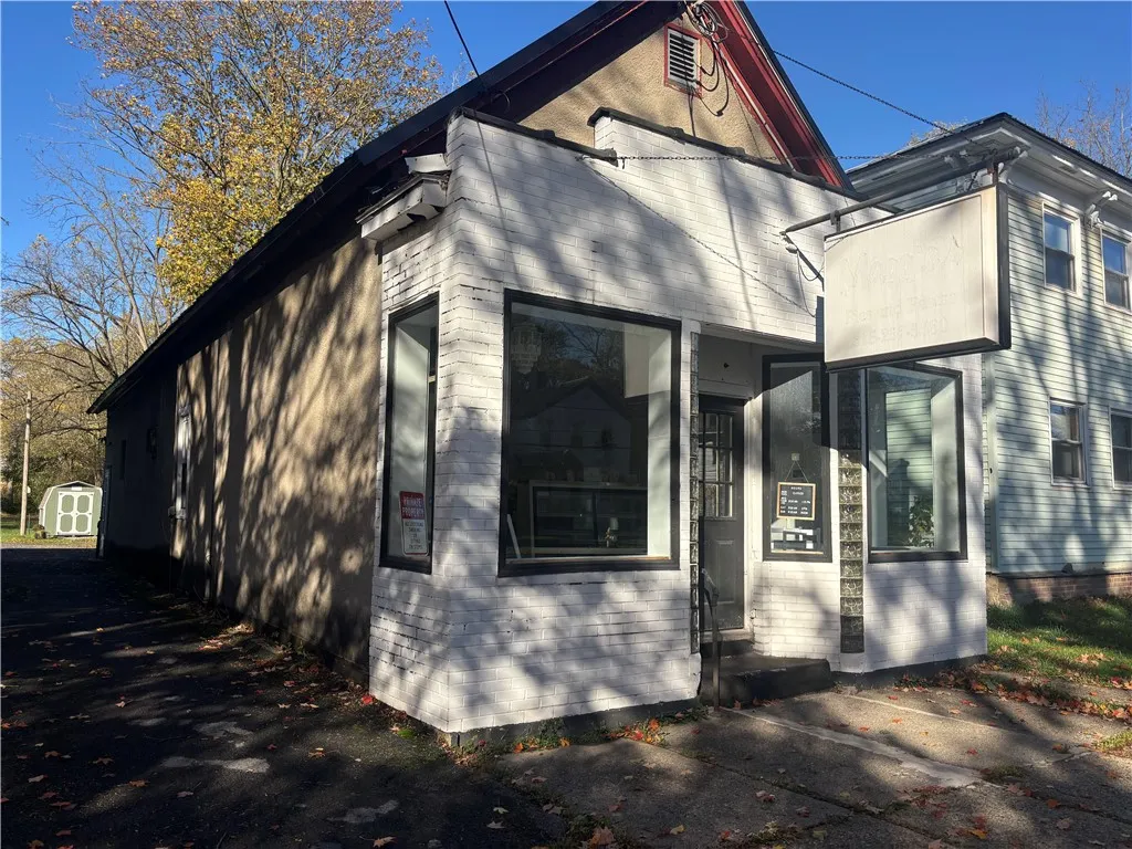 15 Burt Avenue, Auburn, New York 13021, Auburn, New York 13021, ,Commercial Sale,For Sale,15 Burt Avenue, Auburn, New York 13021,0,R1646312