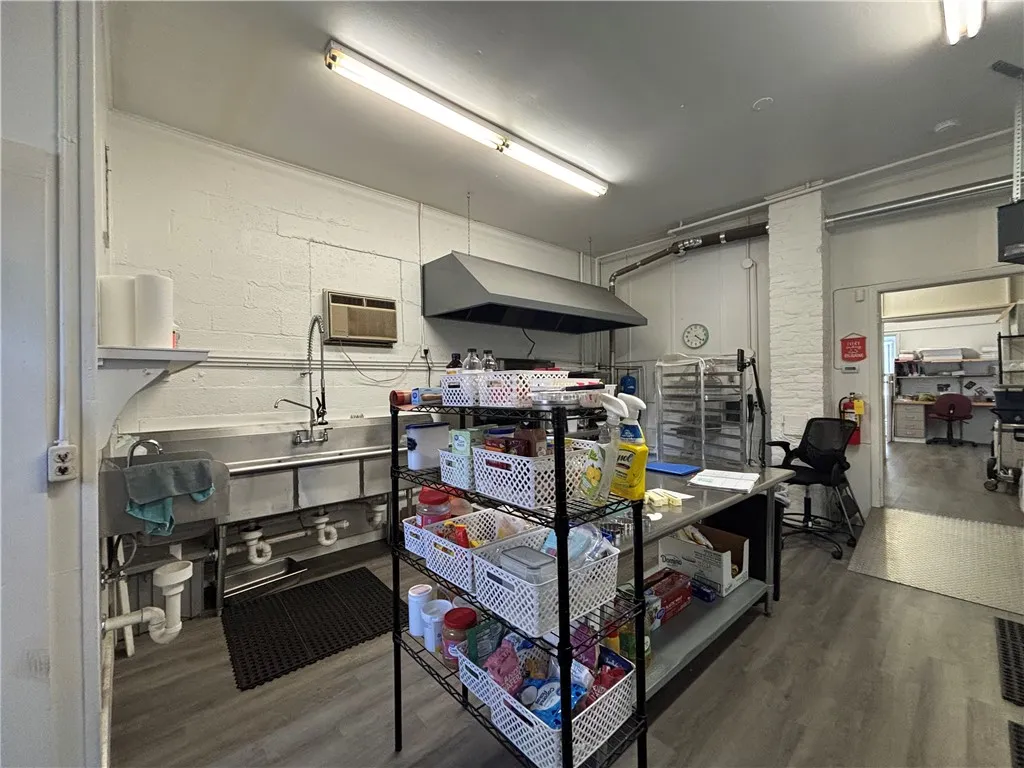 15 Burt Avenue, Auburn, New York 13021, Auburn, New York 13021, ,Commercial Sale,For Sale,15 Burt Avenue, Auburn, New York 13021,0,R1646312