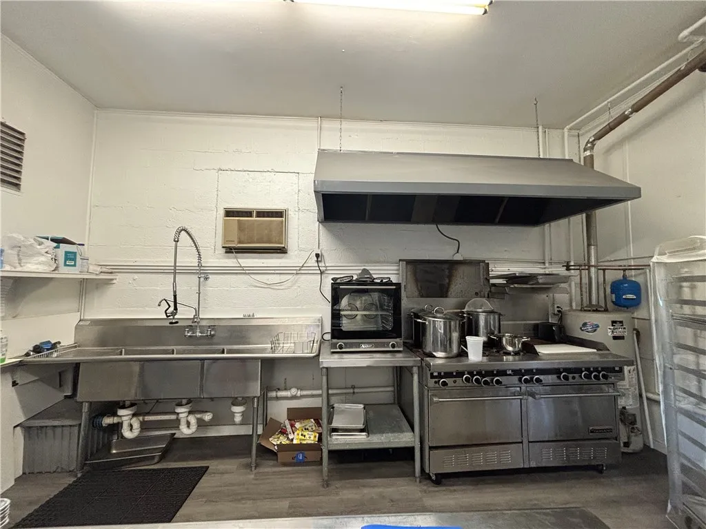 15 Burt Avenue, Auburn, New York 13021, Auburn, New York 13021, ,Commercial Sale,For Sale,15 Burt Avenue, Auburn, New York 13021,0,R1646312