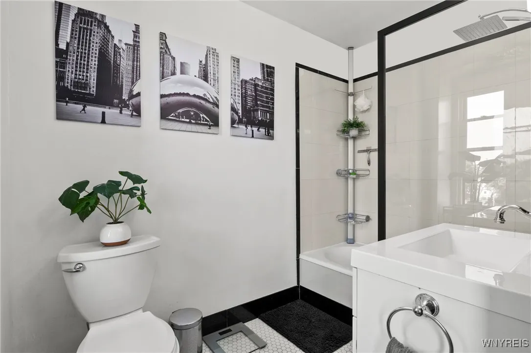 800 West Ferry Street 3bb, Buffalo, New York 14222, Buffalo, New York 14222, 1 Bedroom Bedrooms, 4 Rooms Rooms,1 BathroomBathrooms,Residential Lease,For Rent,800 West Ferry Street 3bb, Buffalo, New York 14222,0,B1646323