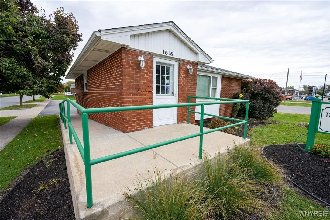 1616 Abbott Road, Lackawanna, New York 14218, Lackawanna, New York 14218, ,Commercial Sale,For Sale,1616 Abbott Road, Lackawanna, New York 14218,0,B1646275