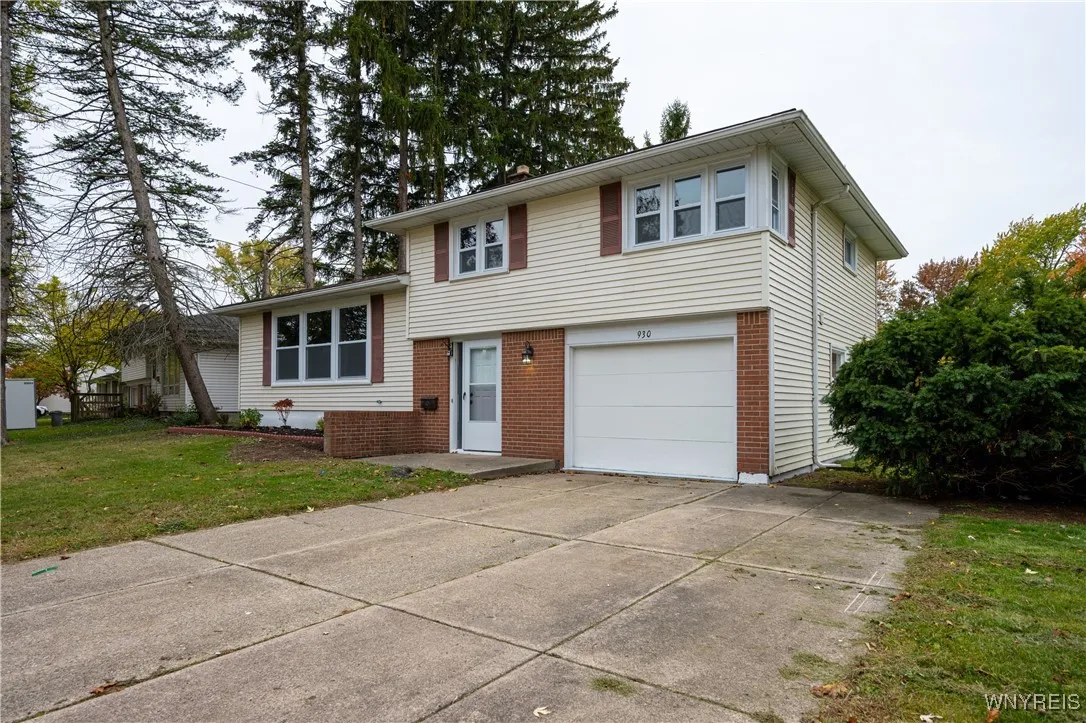 930 Sun Valley Drive, North Tonawanda, New York 14, North Tonawanda, New York 14120, 3 Bedrooms Bedrooms, 7 Rooms Rooms,1 BathroomBathrooms,Residential,For Sale,930 Sun Valley Drive, North Tonawanda, New York 14,0,B1645489