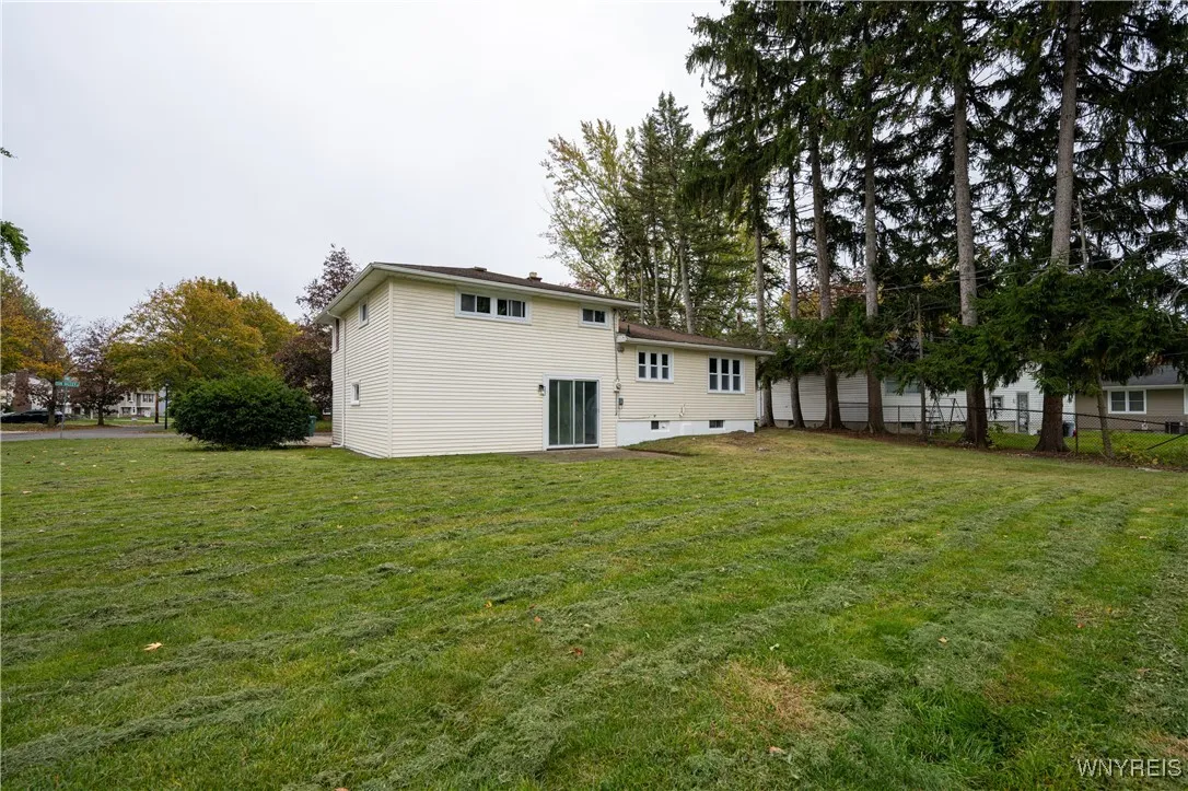 930 Sun Valley Drive, North Tonawanda, New York 14, North Tonawanda, New York 14120, 3 Bedrooms Bedrooms, 7 Rooms Rooms,1 BathroomBathrooms,Residential,For Sale,930 Sun Valley Drive, North Tonawanda, New York 14,0,B1645489