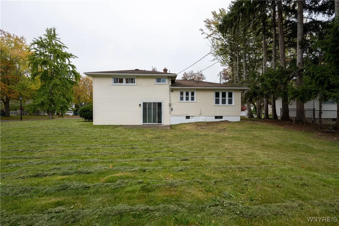 930 Sun Valley Drive, North Tonawanda, New York 14, North Tonawanda, New York 14120, 3 Bedrooms Bedrooms, 7 Rooms Rooms,1 BathroomBathrooms,Residential,For Sale,930 Sun Valley Drive, North Tonawanda, New York 14,0,B1645489