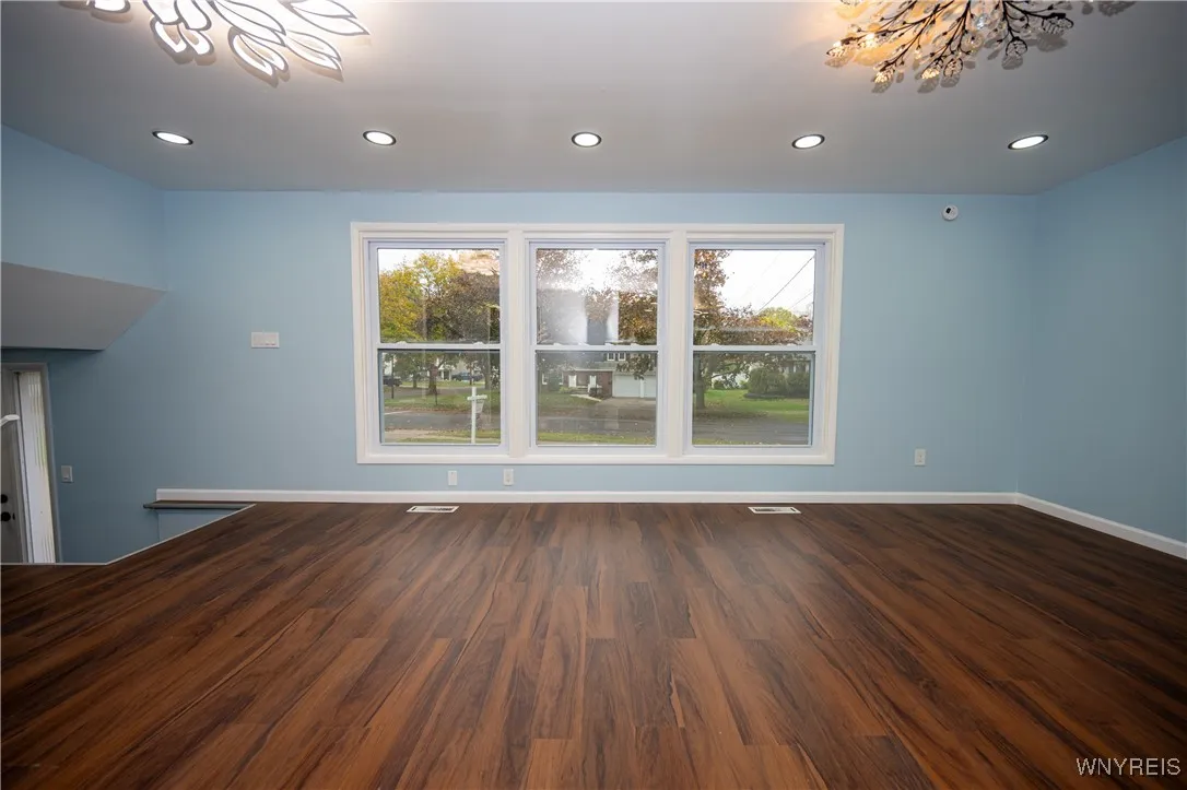 930 Sun Valley Drive, North Tonawanda, New York 14, North Tonawanda, New York 14120, 3 Bedrooms Bedrooms, 7 Rooms Rooms,1 BathroomBathrooms,Residential,For Sale,930 Sun Valley Drive, North Tonawanda, New York 14,0,B1645489