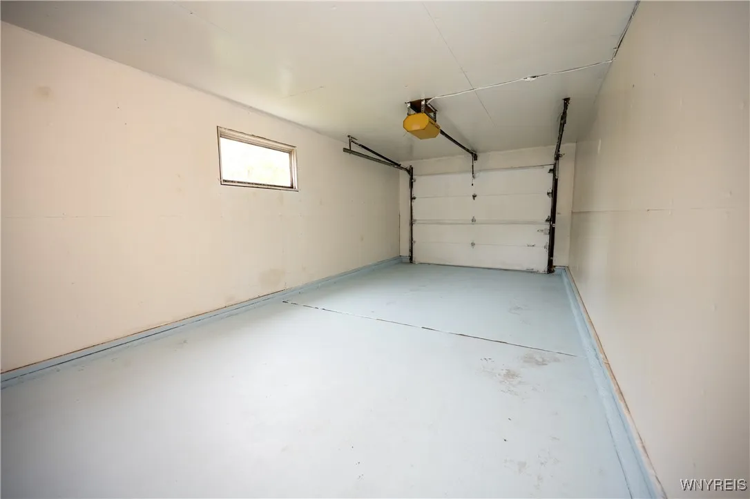 930 Sun Valley Drive, North Tonawanda, New York 14, North Tonawanda, New York 14120, 3 Bedrooms Bedrooms, 7 Rooms Rooms,1 BathroomBathrooms,Residential,For Sale,930 Sun Valley Drive, North Tonawanda, New York 14,0,B1645489