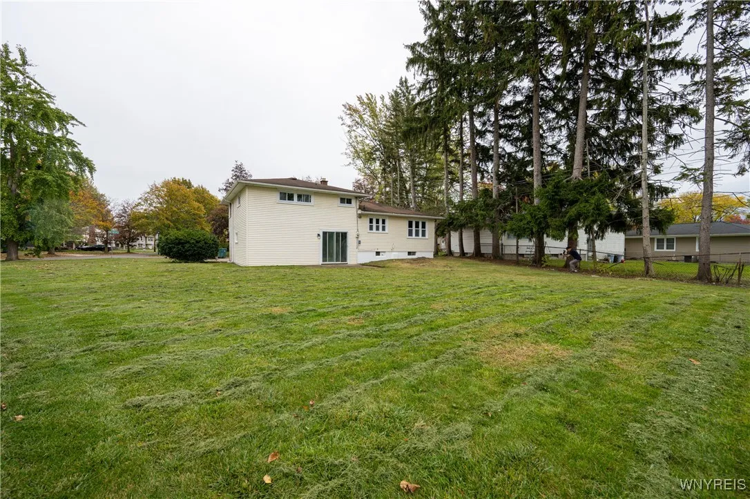 930 Sun Valley Drive, North Tonawanda, New York 14, North Tonawanda, New York 14120, 3 Bedrooms Bedrooms, 7 Rooms Rooms,1 BathroomBathrooms,Residential,For Sale,930 Sun Valley Drive, North Tonawanda, New York 14,0,B1645489