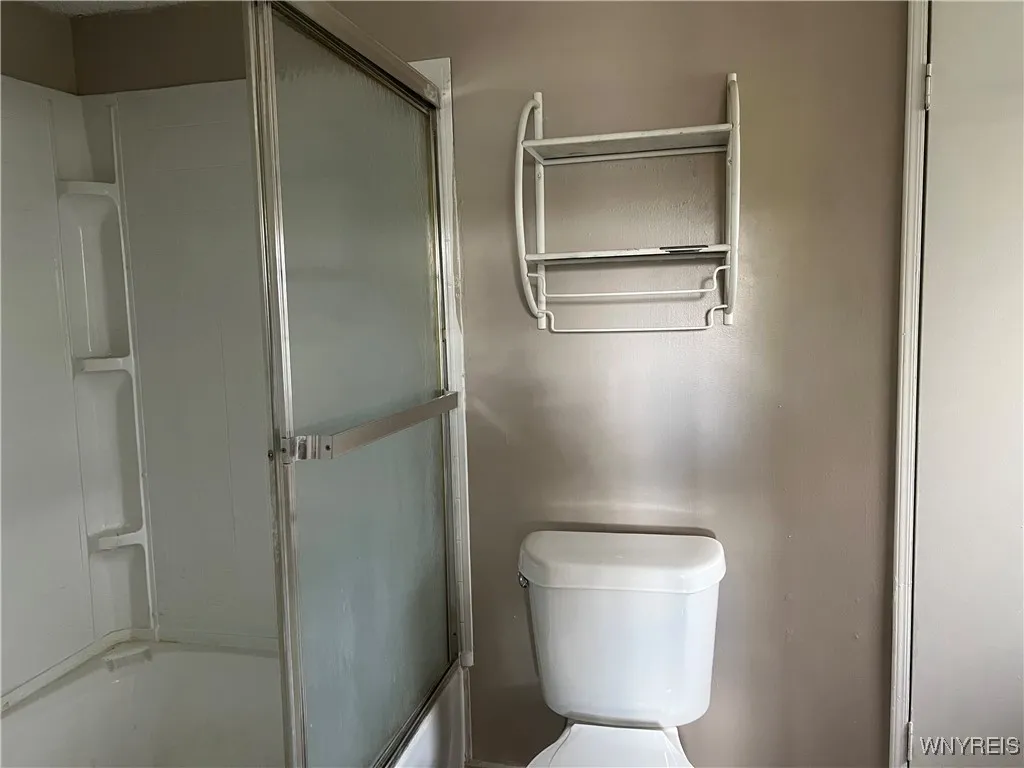 433 Chestnut Drive, Lockport Town, New York 14094, Lockport Town, New York 14094, 3 Bedrooms Bedrooms, 9 Rooms Rooms,2 BathroomsBathrooms,Residential,For Sale,433 Chestnut Drive, Lockport Town, New York 14094,0,B1646308