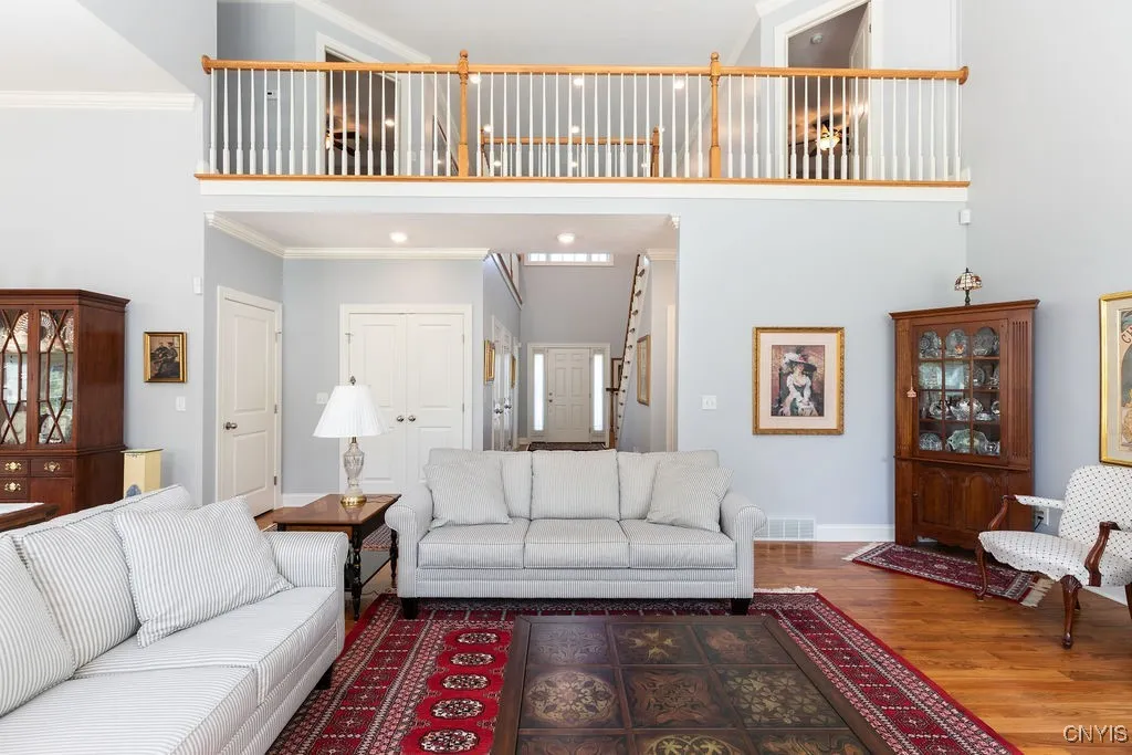 LIVINGROOM W/FURNITURE