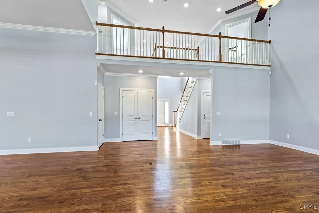 LIVINGROOM W/O FURNITURE