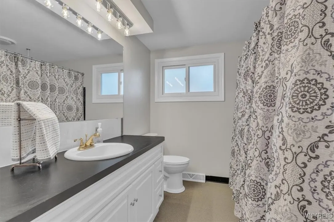 214 Presidio Place, Amherst, New York 14221, Amherst, New York 14221, 3 Bedrooms Bedrooms, 7 Rooms Rooms,2 BathroomsBathrooms,Residential,For Sale,214 Presidio Place, Amherst, New York 14221,0,B1643937