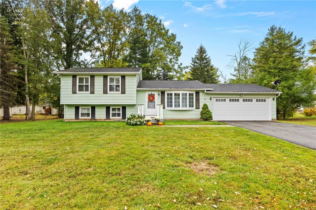 11 Battle Green Drive, Chili, New York 14624, Chili, New York 14624, 3 Bedrooms Bedrooms, 8 Rooms Rooms,2 BathroomsBathrooms,Residential,Closed,11 Battle Green Drive, Chili, New York 14624,0,R1646192