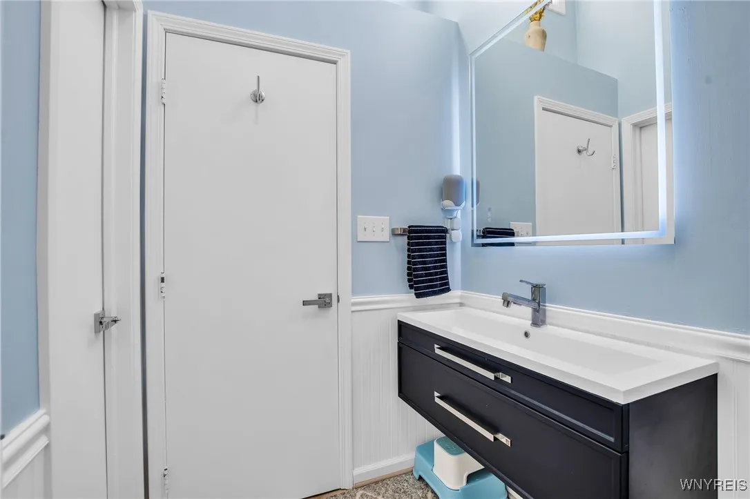 10 Woodmoor Circle, Amherst, New York 14051, Amherst, New York 14051, 3 Bedrooms Bedrooms, 8 Rooms Rooms,1 BathroomBathrooms,Residential,For Sale,10 Woodmoor Circle, Amherst, New York 14051,0,B1646278