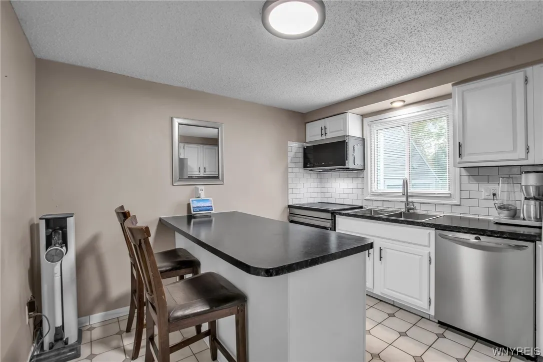 10 Woodmoor Circle, Amherst, New York 14051, Amherst, New York 14051, 3 Bedrooms Bedrooms, 8 Rooms Rooms,1 BathroomBathrooms,Residential,For Sale,10 Woodmoor Circle, Amherst, New York 14051,0,B1646278