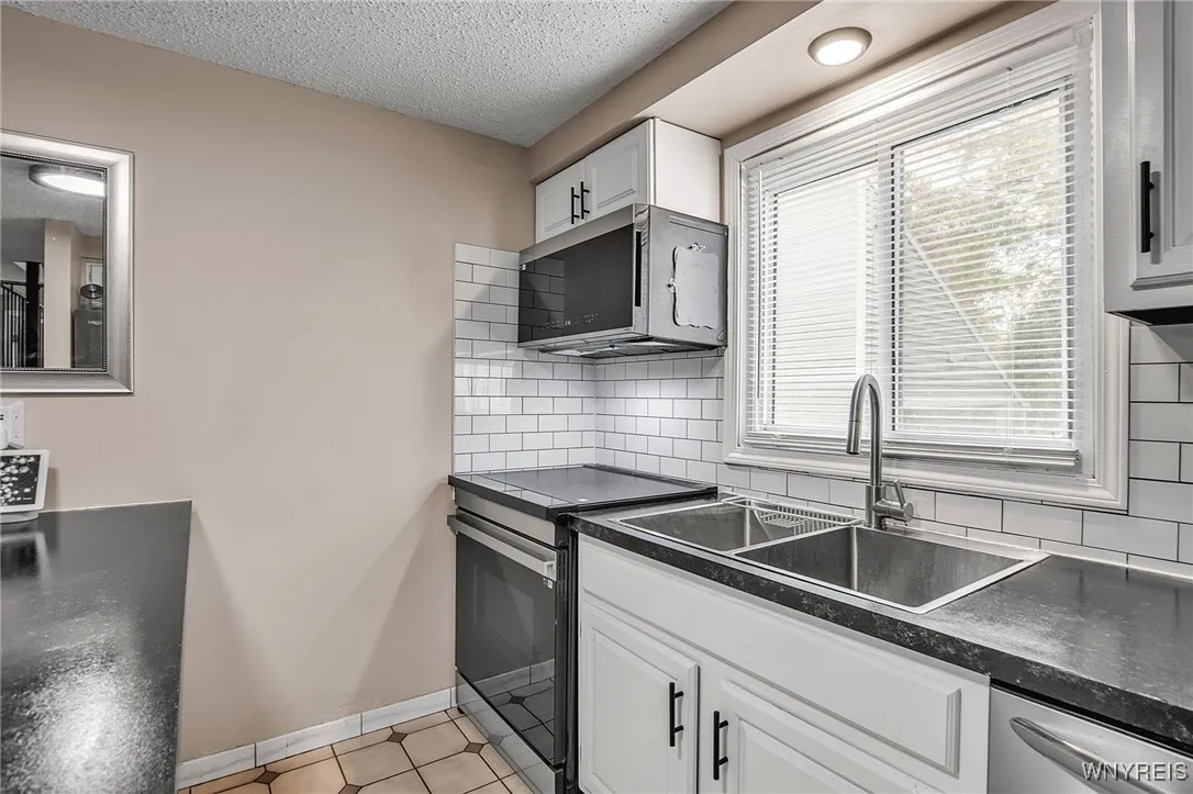 10 Woodmoor Circle, Amherst, New York 14051, Amherst, New York 14051, 3 Bedrooms Bedrooms, 8 Rooms Rooms,1 BathroomBathrooms,Residential,For Sale,10 Woodmoor Circle, Amherst, New York 14051,0,B1646278