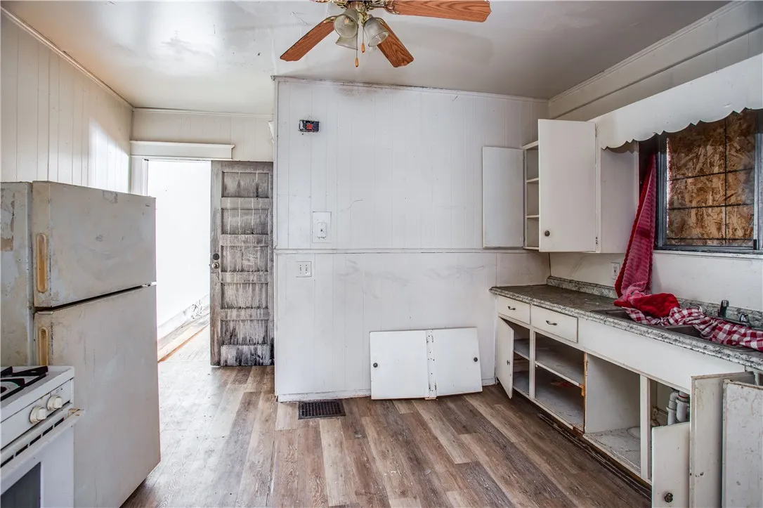 46-48 Colvin Street, Rochester, New York 14611, Rochester, New York 14611, 6 Bedrooms Bedrooms, ,2 BathroomsBathrooms,Residential,For Sale,46-48 Colvin Street, Rochester, New York 14611,0,R1645329