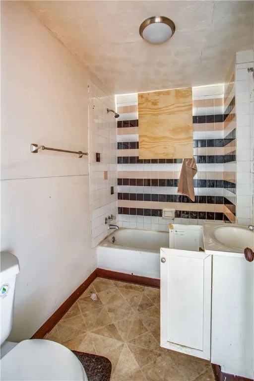 46-48 Colvin Street, Rochester, New York 14611, Rochester, New York 14611, 6 Bedrooms Bedrooms, ,2 BathroomsBathrooms,Residential,For Sale,46-48 Colvin Street, Rochester, New York 14611,0,R1645329