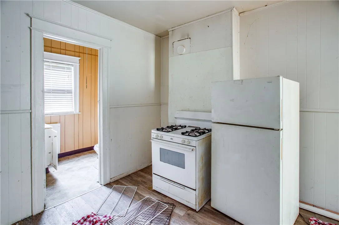 46-48 Colvin Street, Rochester, New York 14611, Rochester, New York 14611, 6 Bedrooms Bedrooms, ,2 BathroomsBathrooms,Residential,For Sale,46-48 Colvin Street, Rochester, New York 14611,0,R1645329