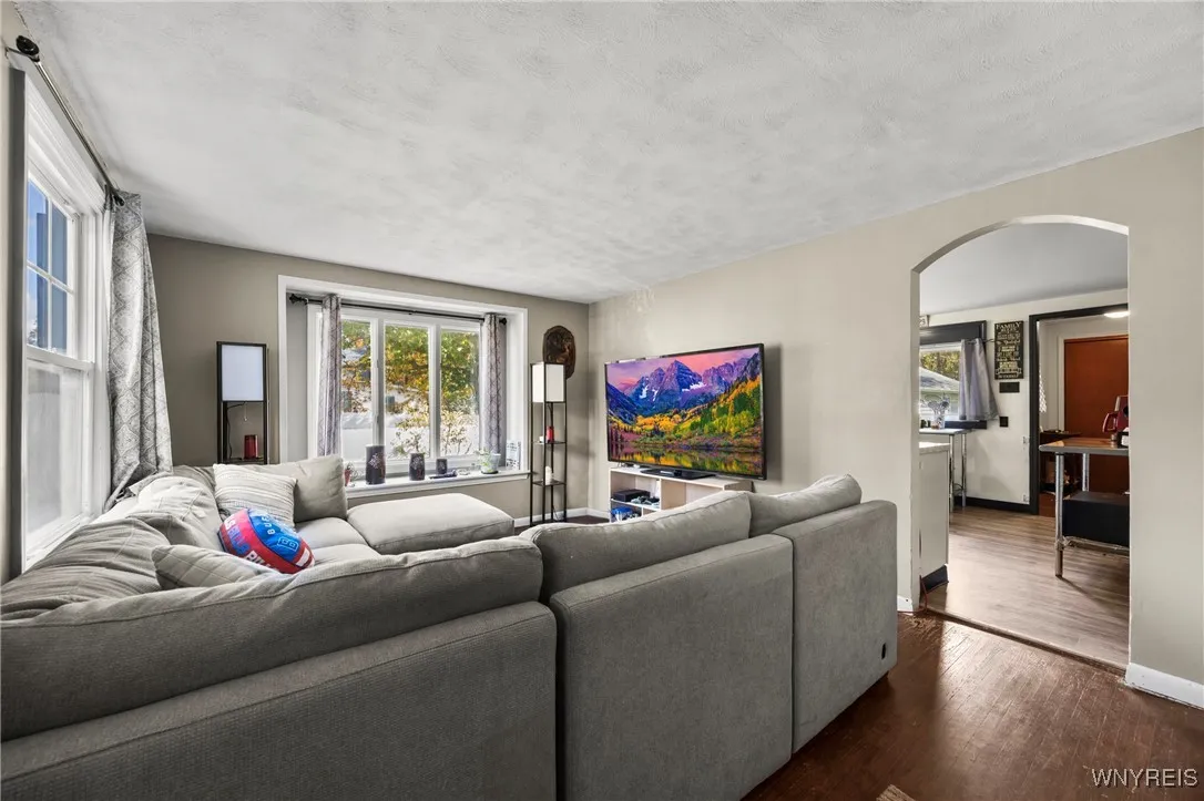 941 Walck Road, North Tonawanda, New York 14120, North Tonawanda, New York 14120, 4 Bedrooms Bedrooms, 6 Rooms Rooms,1 BathroomBathrooms,Residential,For Sale,941 Walck Road, North Tonawanda, New York 14120,0,B1646416