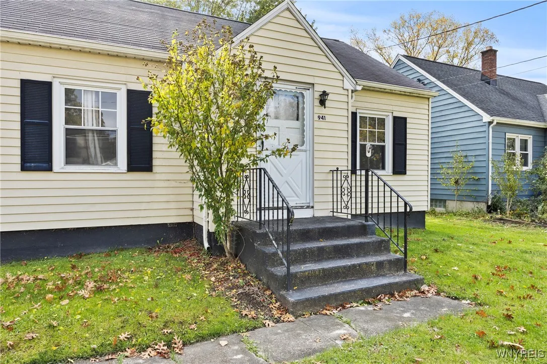 941 Walck Road, North Tonawanda, New York 14120, North Tonawanda, New York 14120, 4 Bedrooms Bedrooms, 6 Rooms Rooms,1 BathroomBathrooms,Residential,For Sale,941 Walck Road, North Tonawanda, New York 14120,0,B1646416