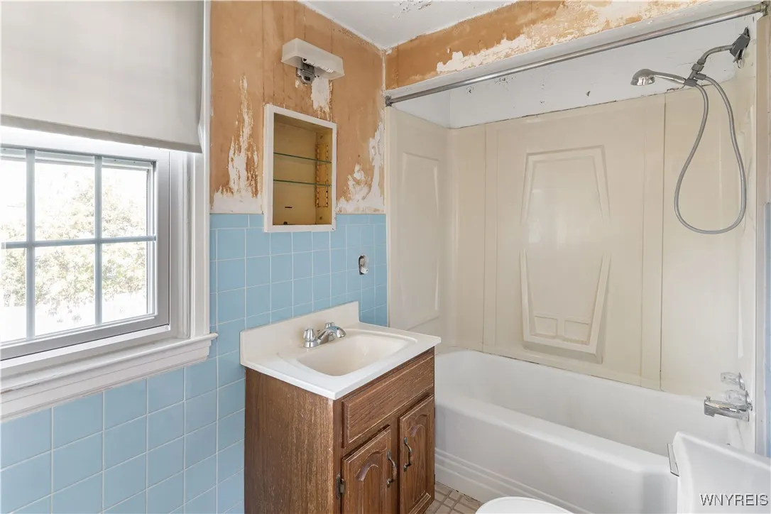 242 Northwood Drive, Tonawanda, New York 14223, Tonawanda, New York 14223, 2 Bedrooms Bedrooms, 5 Rooms Rooms,1 BathroomBathrooms,Residential,Closed,242 Northwood Drive, Tonawanda, New York 14223,0,B1646396