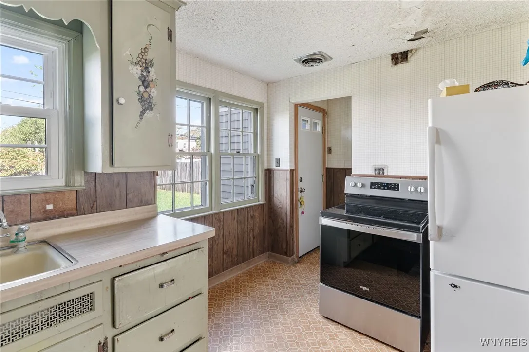 242 Northwood Drive, Tonawanda, New York 14223, Tonawanda, New York 14223, 2 Bedrooms Bedrooms, 5 Rooms Rooms,1 BathroomBathrooms,Residential,Closed,242 Northwood Drive, Tonawanda, New York 14223,0,B1646396
