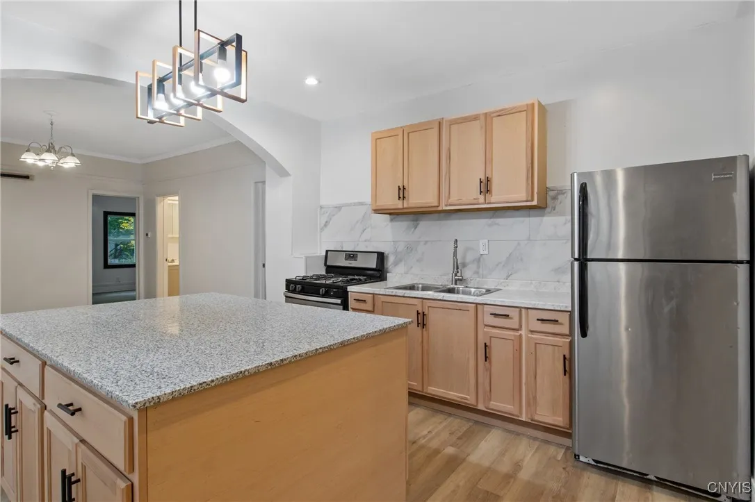 207 Boyden Street, Syracuse, New York 13203, Syracuse, New York 13203, 3 Bedrooms Bedrooms, 7 Rooms Rooms,1 BathroomBathrooms,Residential,For Sale,207 Boyden Street, Syracuse, New York 13203,0,S1645595