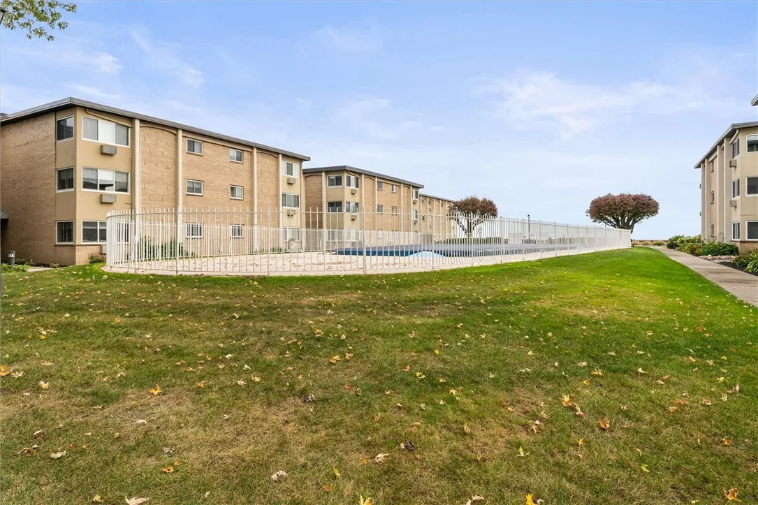 And The Community Pool & Picnic Area