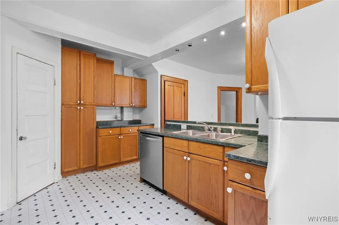 330 Ashland Avenue, Buffalo, New York 14222, Buffalo, New York 14222, 8 Bedrooms Bedrooms, ,2 BathroomsBathrooms,Residential,For Sale,330 Ashland Avenue, Buffalo, New York 14222,0,B1644814