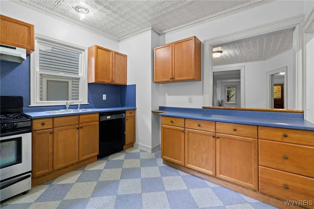 330 Ashland Avenue, Buffalo, New York 14222, Buffalo, New York 14222, 8 Bedrooms Bedrooms, ,2 BathroomsBathrooms,Residential,For Sale,330 Ashland Avenue, Buffalo, New York 14222,0,B1644814