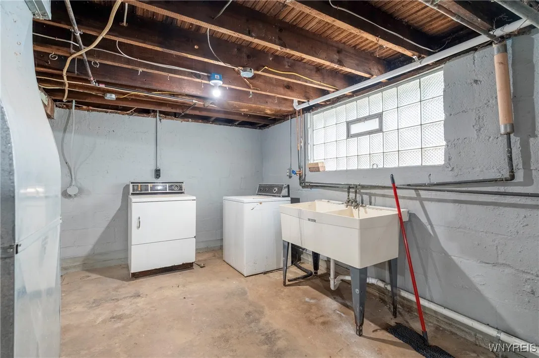 15 Montcalm Street, Buffalo, New York 14214, Buffalo, New York 14214, 4 Bedrooms Bedrooms, 7 Rooms Rooms,1 BathroomBathrooms,Residential,For Sale,15 Montcalm Street, Buffalo, New York 14214,0,B1646561