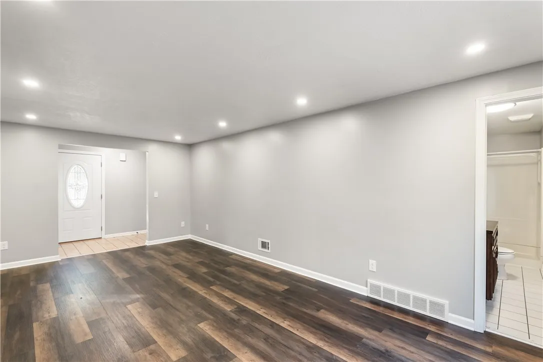 802 Klem Road, Webster, New York 14580, Webster, New York 14580, 3 Bedrooms Bedrooms, 7 Rooms Rooms,2 BathroomsBathrooms,Residential,For Sale,802 Klem Road, Webster, New York 14580,0,R1645308