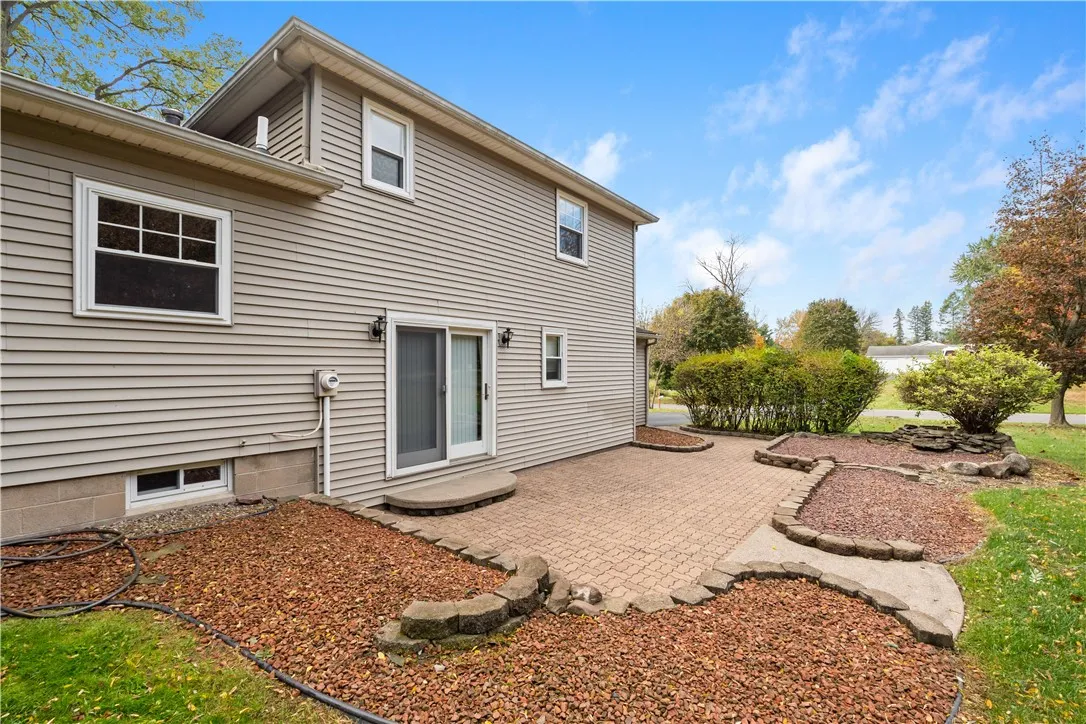 802 Klem Road, Webster, New York 14580, Webster, New York 14580, 3 Bedrooms Bedrooms, 7 Rooms Rooms,2 BathroomsBathrooms,Residential,For Sale,802 Klem Road, Webster, New York 14580,0,R1645308