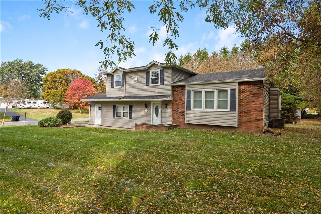 802 Klem Road, Webster, New York 14580, Webster, New York 14580, 3 Bedrooms Bedrooms, 7 Rooms Rooms,2 BathroomsBathrooms,Residential,For Sale,802 Klem Road, Webster, New York 14580,0,R1645308