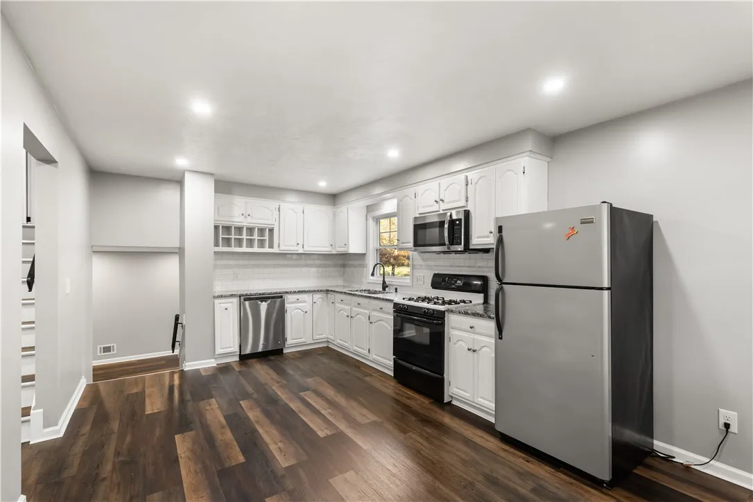 802 Klem Road, Webster, New York 14580, Webster, New York 14580, 3 Bedrooms Bedrooms, 7 Rooms Rooms,2 BathroomsBathrooms,Residential,For Sale,802 Klem Road, Webster, New York 14580,0,R1645308