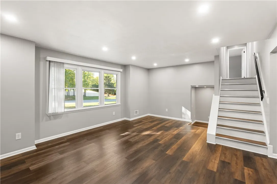 802 Klem Road, Webster, New York 14580, Webster, New York 14580, 3 Bedrooms Bedrooms, 7 Rooms Rooms,2 BathroomsBathrooms,Residential,For Sale,802 Klem Road, Webster, New York 14580,0,R1645308