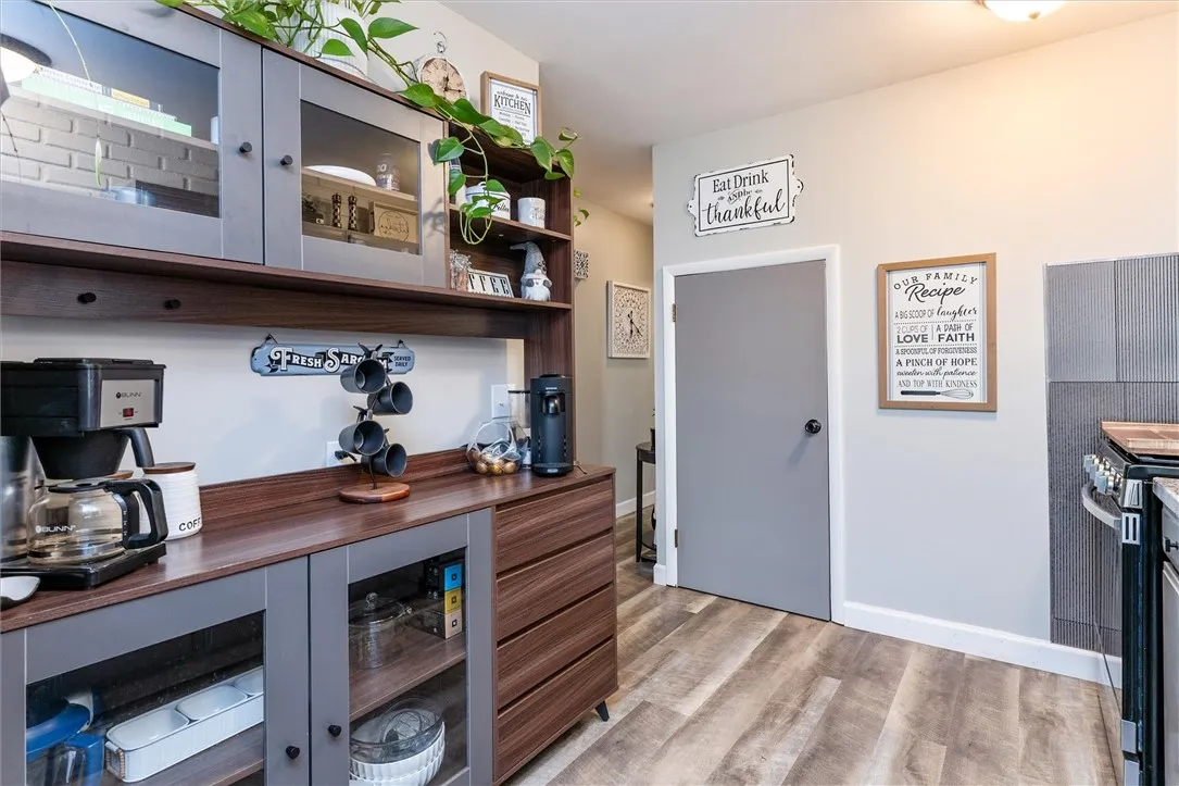 203 County Road 7, Manchester, New York 14432, Manchester, New York 14432, 2 Bedrooms Bedrooms, 6 Rooms Rooms,1 BathroomBathrooms,Residential,For Sale,203 County Road 7, Manchester, New York 14432,0,R1646496