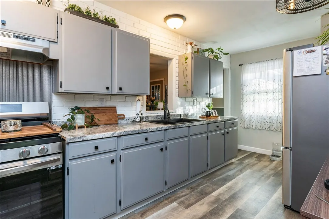 203 County Road 7, Manchester, New York 14432, Manchester, New York 14432, 2 Bedrooms Bedrooms, 6 Rooms Rooms,1 BathroomBathrooms,Residential,For Sale,203 County Road 7, Manchester, New York 14432,0,R1646496