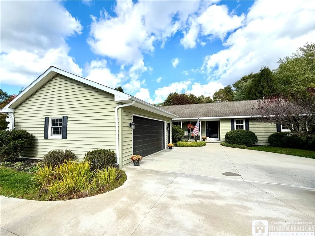 335 Chestnut Street, Pomfret, New York 14063, Pomfret, New York 14063, 3 Bedrooms Bedrooms, 12 Rooms Rooms,2 BathroomsBathrooms,Residential,For Sale,335 Chestnut Street, Pomfret, New York 14063,0,R1646606