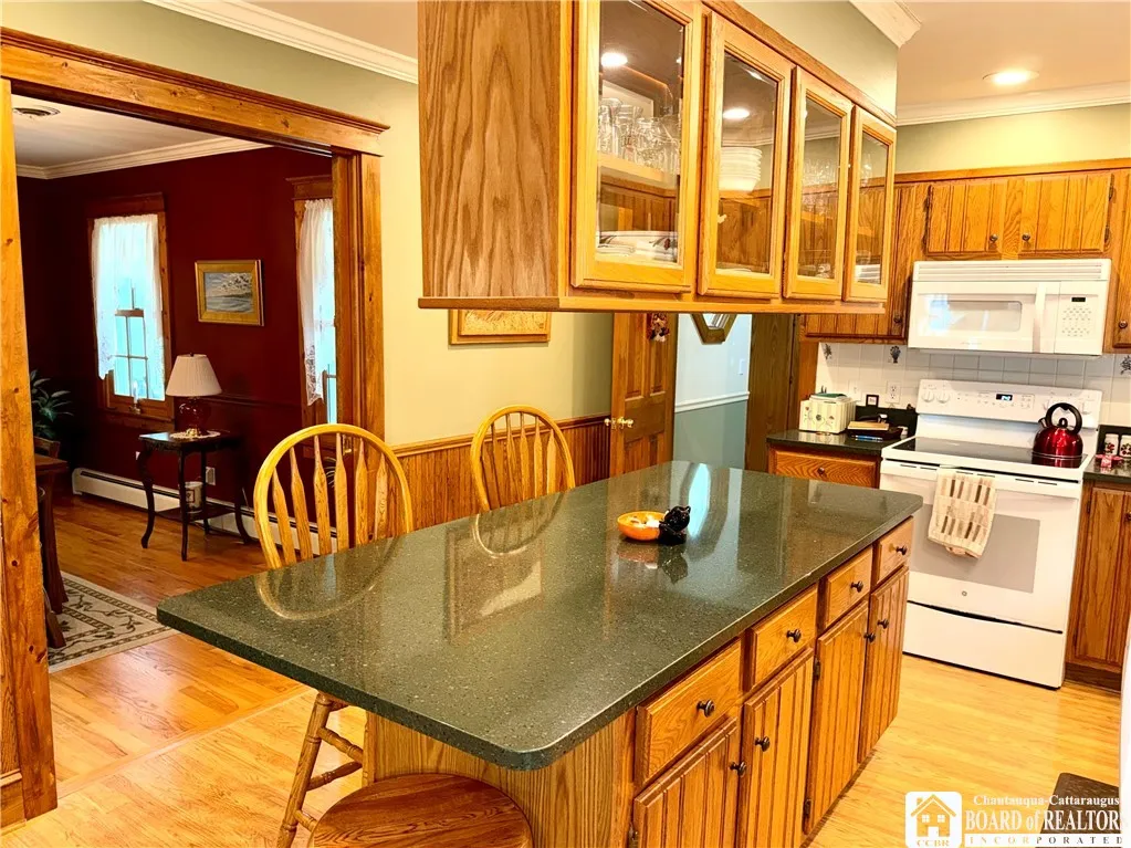 335 Chestnut Street, Pomfret, New York 14063, Pomfret, New York 14063, 3 Bedrooms Bedrooms, 12 Rooms Rooms,2 BathroomsBathrooms,Residential,For Sale,335 Chestnut Street, Pomfret, New York 14063,0,R1646606