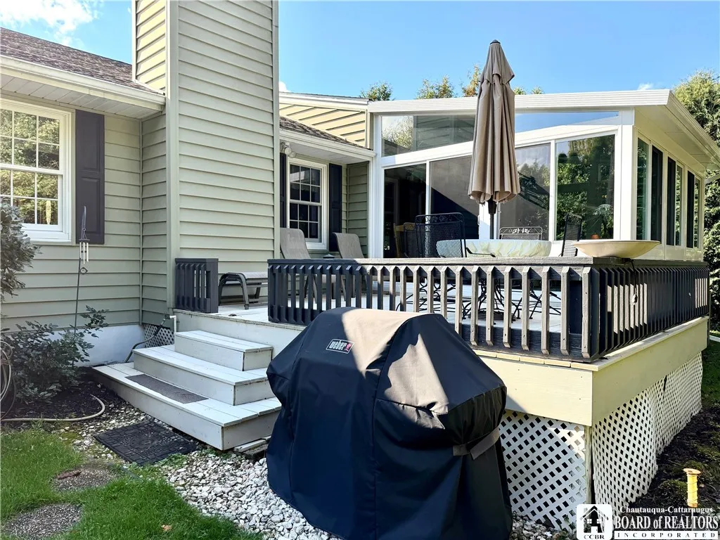 335 Chestnut Street, Pomfret, New York 14063, Pomfret, New York 14063, 3 Bedrooms Bedrooms, 12 Rooms Rooms,2 BathroomsBathrooms,Residential,For Sale,335 Chestnut Street, Pomfret, New York 14063,0,R1646606